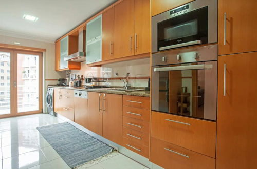 Foto 10 - Modern 2-bedroom Flat in Odivelas