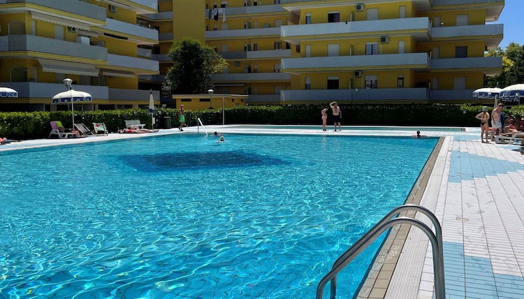 Photo 1 - flat in Wonderful Resort With Swimming Pools