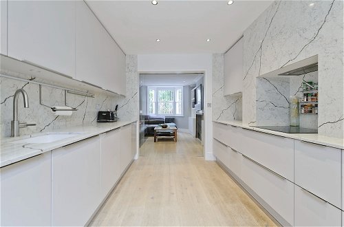 Photo 15 - Spacious Family House With Garden Near Battersea Park by Underthedoormat