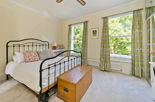 Photo 6 - Spacious Family House With Garden Near Battersea Park by Underthedoormat
