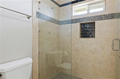 Photo 5 - Modern and Stylish Remodeled 4 Bdrm w/ HTD Pool