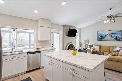 Photo 27 - Modern and Stylish Remodeled 4 Bdrm w/ HTD Pool