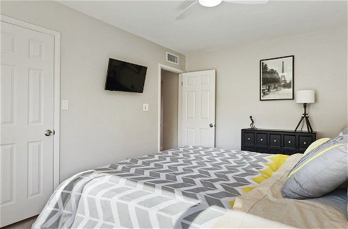 Photo 18 - Modern and Stylish Remodeled 4 Bdrm w/ HTD Pool