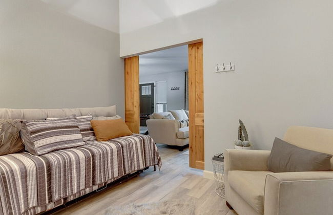 Modern and Stylish Remodeled 4 Bdrm w/ HTD Pool! - Foto 5