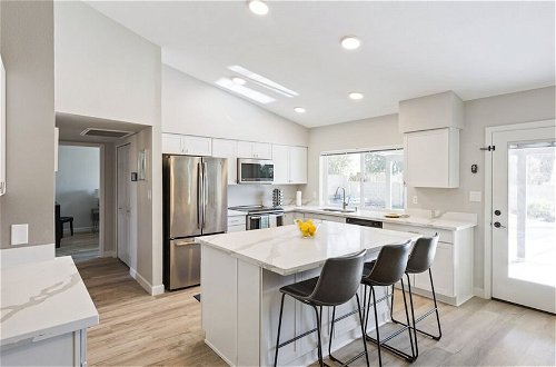 Photo 17 - Modern and Stylish Remodeled 4 Bdrm w/ HTD Pool