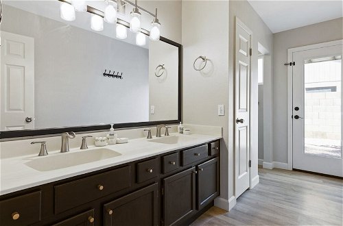 Photo 3 - Modern and Stylish Remodeled 4 Bdrm w/ HTD Pool