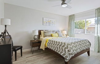 Photo 2 - Modern and Stylish Remodeled 4 Bdrm w/ HTD Pool