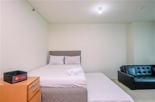 Photo 10 - Fancy And Nice Studio Apartment At Woodland Park Residence