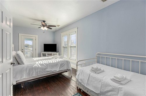 Photo 16 - Large 4BR Home - Close to the Beach - Dog Friendly
