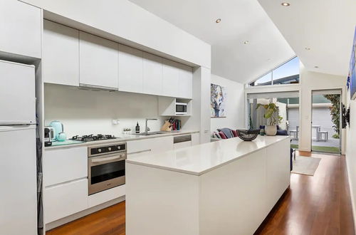 Photo 4 - Quintessential 2 Bedroom Terrace House