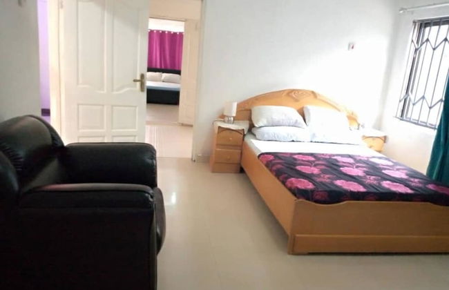 Sleeps8- Private Secure Parking- Garden- Aircon - Foto 2
