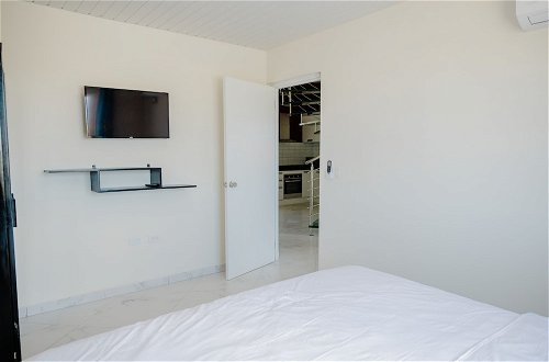 Photo 2 - Huge 4-bedroom Apartment 2 km From Eagle Beach