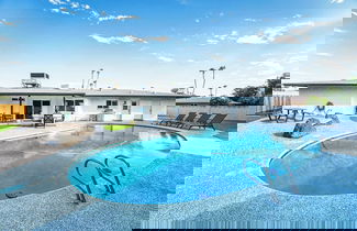 Foto 1 - 3BR Sleeps 8 Pool Putting Green BQQ Large Island!