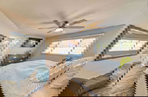 Photo 7 - 3BR Sleeps 8 Pool Putting Green BQQ Large Island!