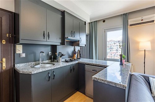 Photo 8 - Central and Modern Flat With City View in Sisli