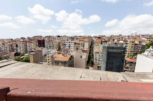 Photo 14 - Central and Modern Flat With City View in Sisli
