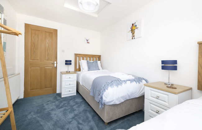 JOIVY Aurora House - 4 Bed With Hot Tub And Sea View - Photo 6