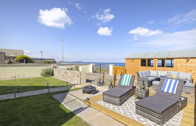 JOIVY Aurora House - 4 Bed With Hot Tub And Sea View - Photo 42