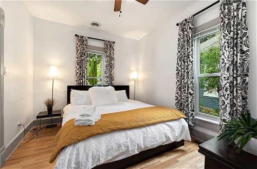 Photo 2 - Lola House! Cozy Comfort, Prime Old Town Location