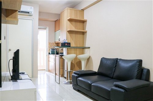 Foto 22 - Cozy Living And Tidy 2Br Green Bay Pluit Apartment