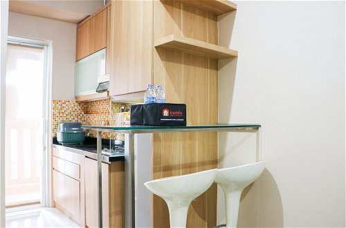 Photo 10 - Cozy Living And Tidy 2Br Green Bay Pluit Apartment
