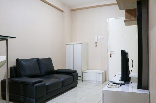 Photo 14 - Cozy Living And Tidy 2Br Green Bay Pluit Apartment