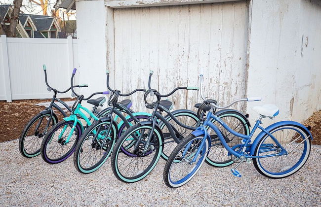 Couples Getaway | Walk to Unc | Free Cruiser Bikes - Photo 18