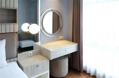 Photo 6 - Nice And Relax 1Br At Grand Sungkono Lagoon Apartment