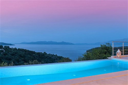 Photo 2 - Casa di Maura - 3 Bedroom Contemporary House With Stunning sea Views