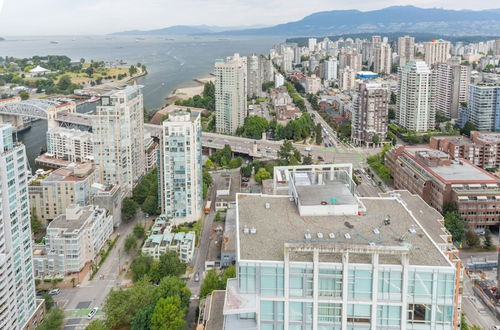 Photo 57 - Vancouver House Breathtaking Views 3 Bdrm Pool hot tub gym