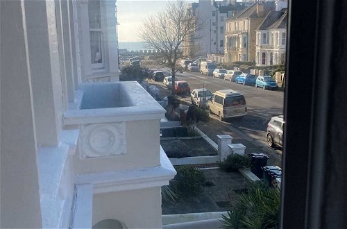 Foto 24 - Stunning Seaside 2BD Flat in Brighton With Oblique Sea Views
