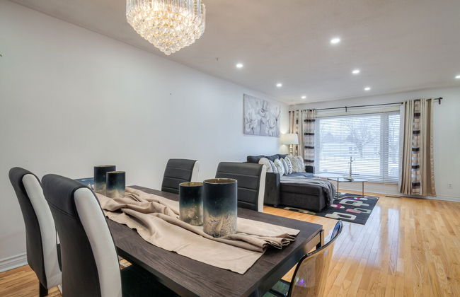 Spacious Breathtaking 4br Villa in the heart of Toronto - Photo 11