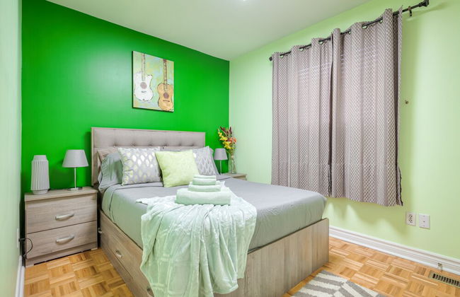 Spacious Breathtaking 4br Villa in the heart of Toronto - Photo 9