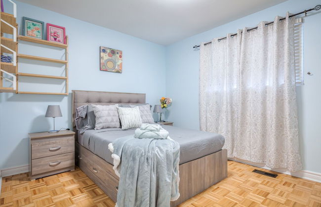 Spacious Breathtaking 4br Villa in the heart of Toronto - Photo 7