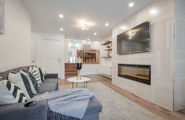 Spacious Breathtaking 4br Villa in the heart of Toronto - Photo 30