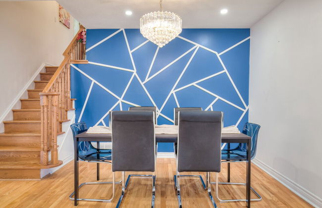 Spacious Breathtaking 4br Villa in the heart of Toronto - Photo 10