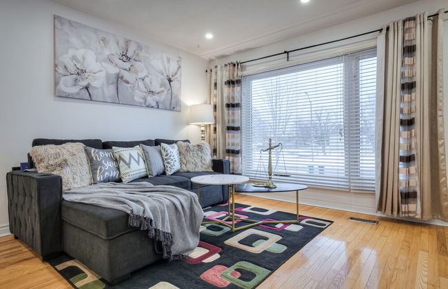 Spacious Breathtaking 4br Villa in the heart of Toronto - Photo 23