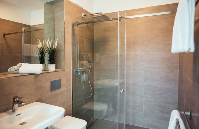 The Rix Studios & Suites - Photo 32