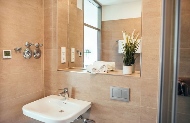 The Rix Studios & Suites - Photo 31