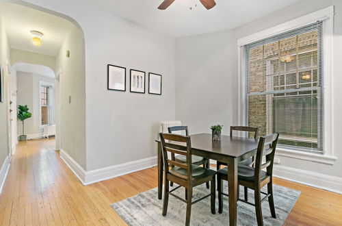 Photo 5 - 2BR Real Comfy Apt in Wrigleyville