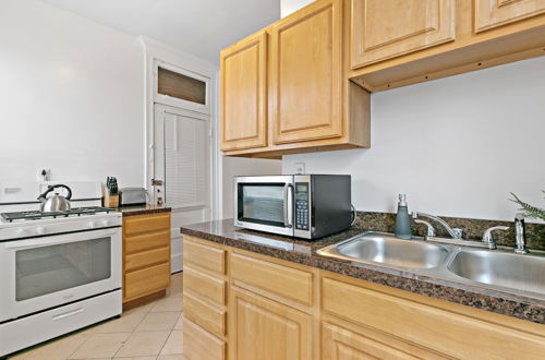 Photo 9 - 2BR Real Comfy Apt in Wrigleyville