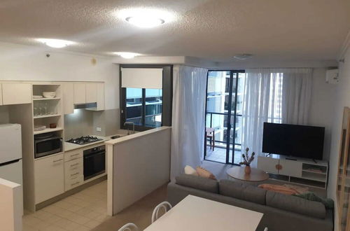 Photo 2 - Open 1 Bedroom Apartment in Brisbane City