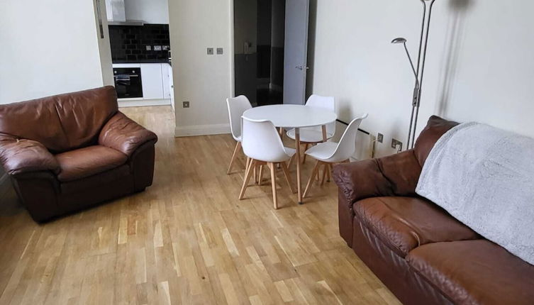 Foto 1 - Stunning 3-bed Apartment in Heart of Cardiff Bay