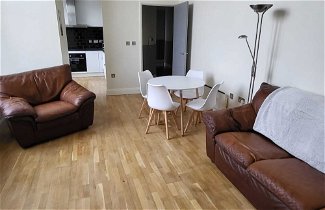 Foto 1 - Stunning 3-bed Apartment in Heart of Cardiff Bay