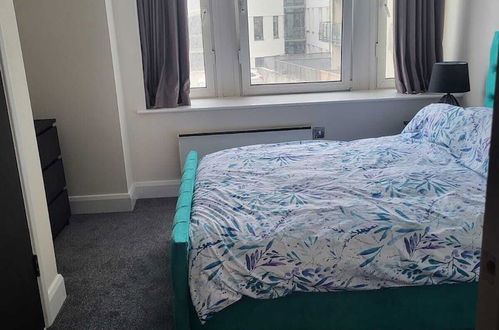 Photo 3 - Stunning 3-bed Apartment in Heart of Cardiff Bay