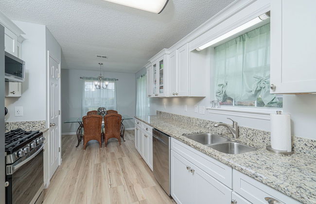 Renovated Home Near Beach and Shopping - Foto 13