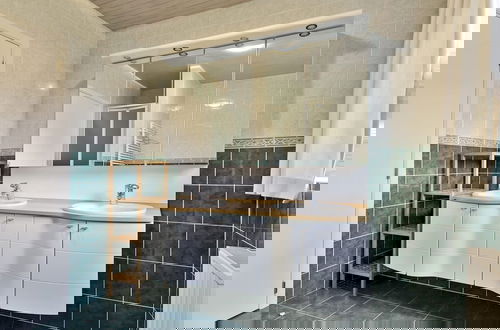 Foto 23 - Pleasant Holiday Home With Recreation Room