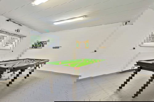 Foto 25 - Pleasant Holiday Home With Recreation Room