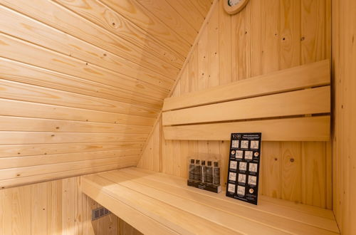 Foto 30 - Spacious Holiday Home With Sauna