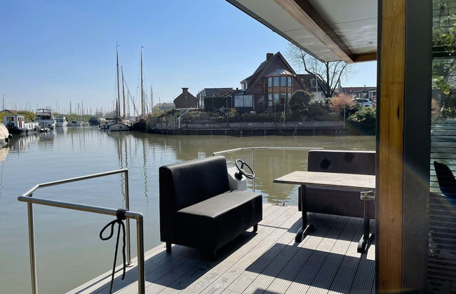 Waterfront Houseboat Near the Centre - Photo 14